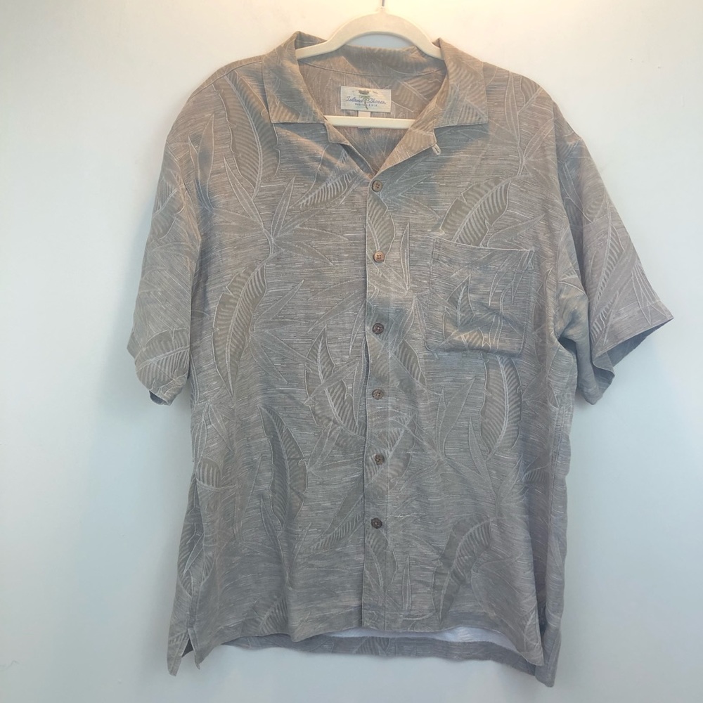 Island Shores | 100% Silk button down short sleeve